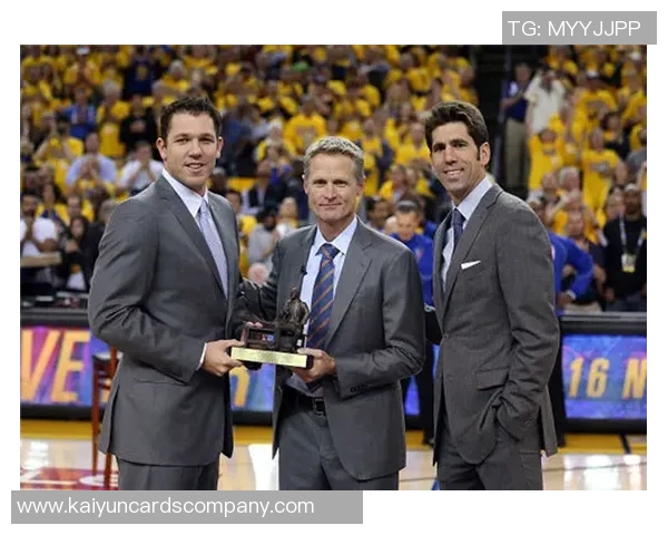 莱切总监科尔维诺盛赞卡马达天赋超群能力卓越年龄无阻